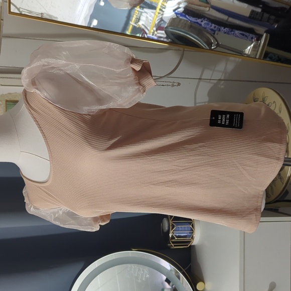 Express Puff Sleeve Top - Picture 2 of 8